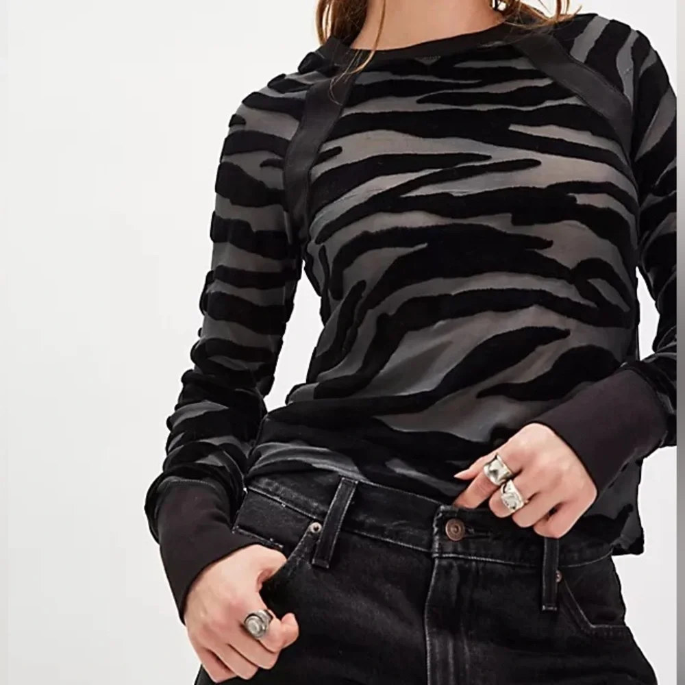 We The Free So Lush Layering Top Black & Gray Animal Print Long Sleeve XL NWT - Picture 1 of 13